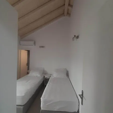 Elli's House Mantouki